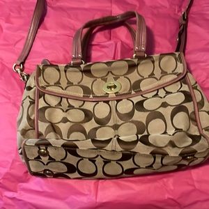 I am selling a coach bag!
